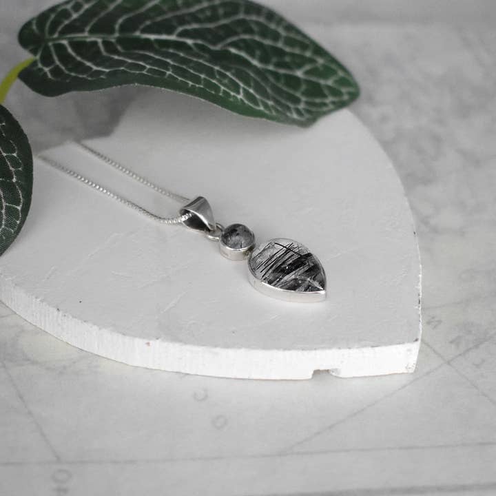 Colgante de cuarzo turmalinado de dos piedras Samira para venta al por mayor de Kali Ma Designs - Sterling Silver Jewellery