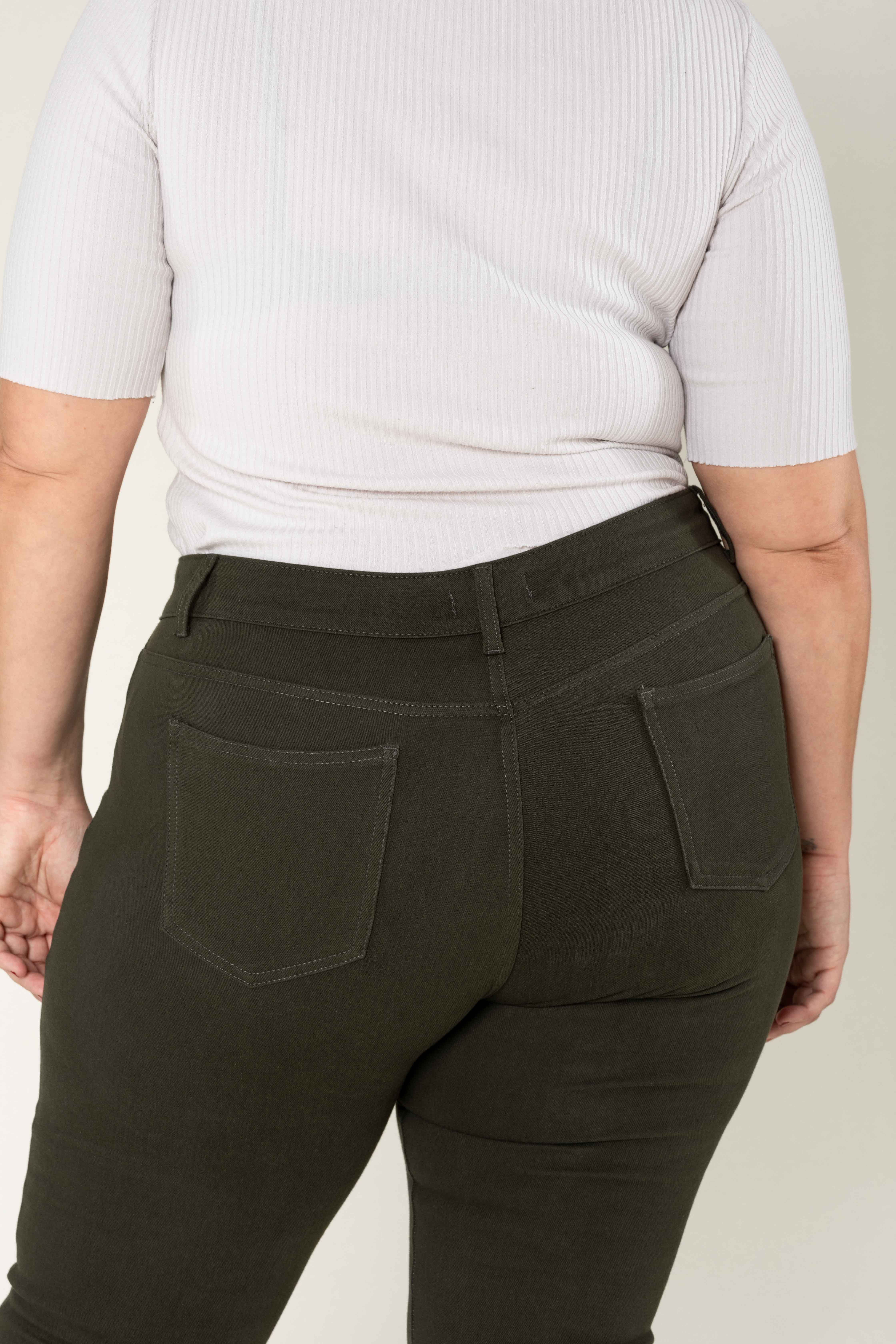 Nina Carter - Wholesale Fashion Leggings - Women's - Curve plus size stretch Legging/Jegging with Zip A00511