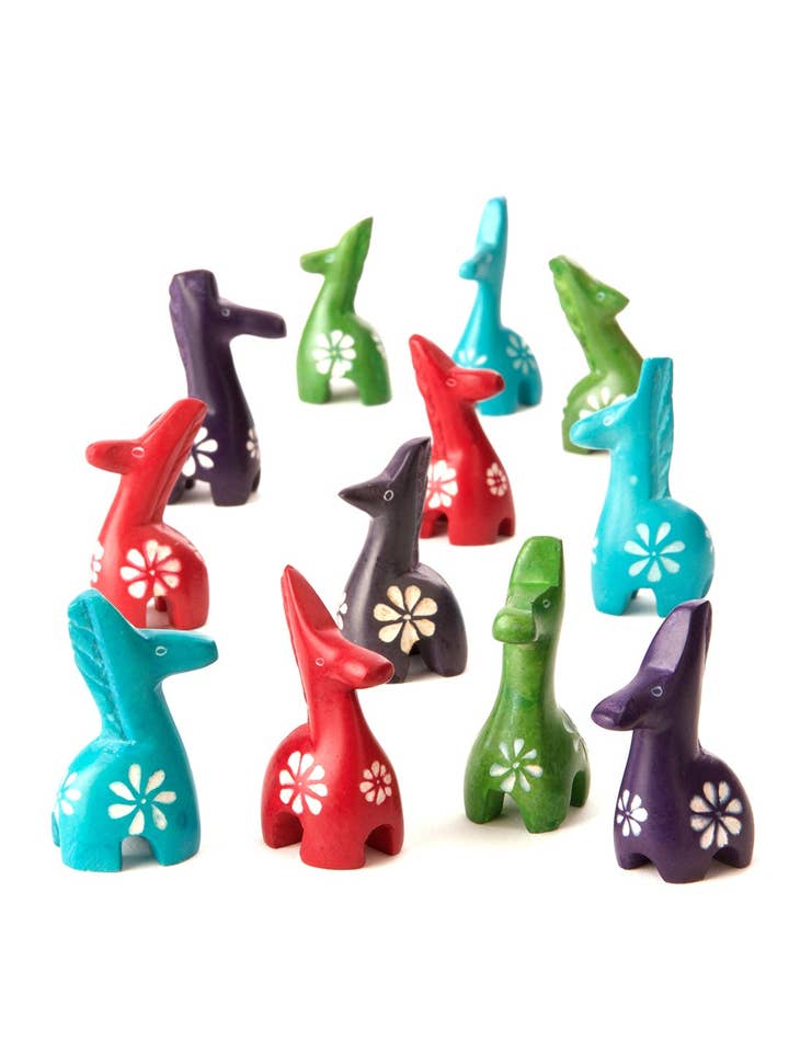 Rainbows & Flowers Douzaine de girafes miniatures pour la vente par Swahili | AFRICAN MODERN