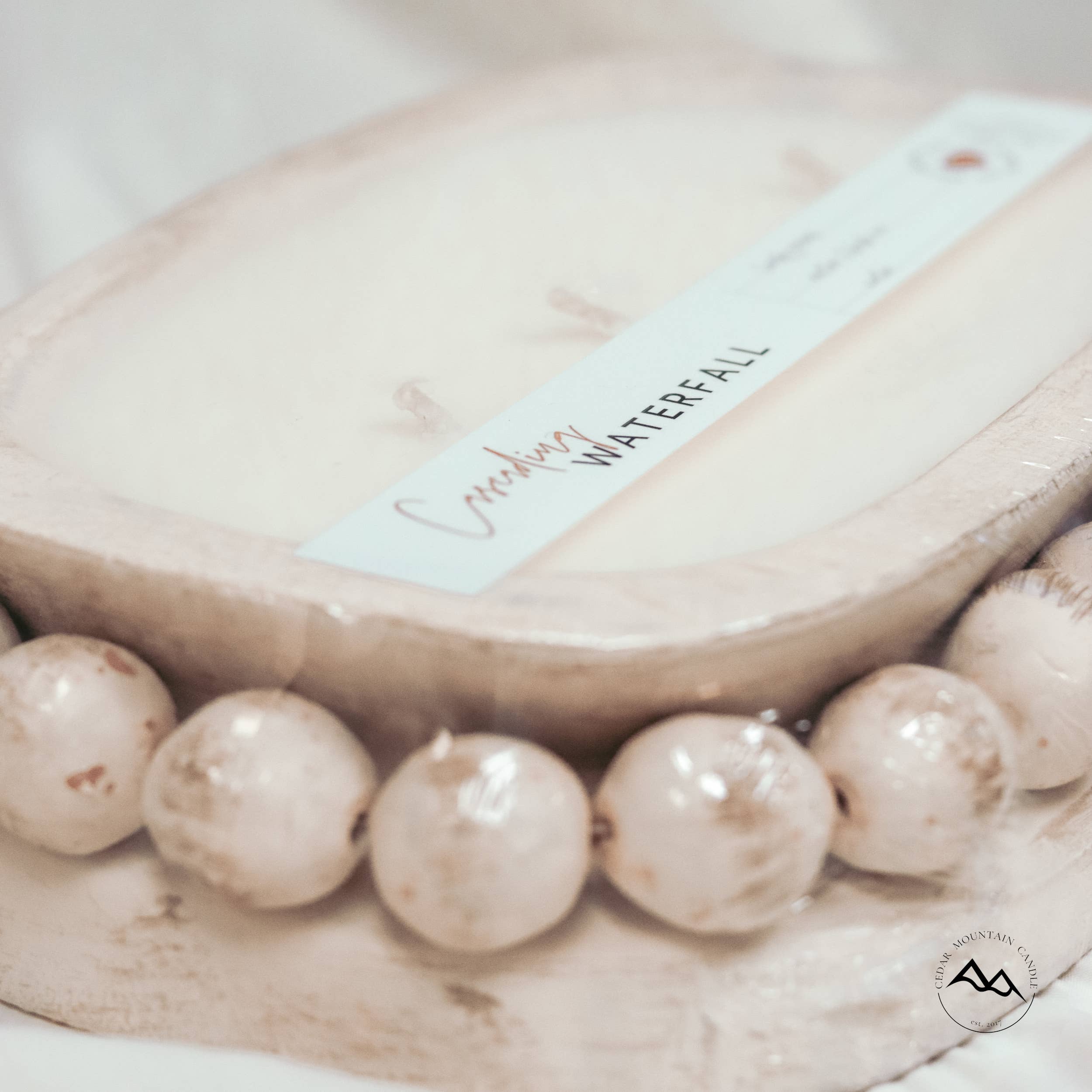 Cedar Mountain Candle – Großhandel Kerze im Glas / gefüllte Kerze – WINTER & HOLIDAY: Pottery Dough Bowl Soja-Kerze - mit Perlen1