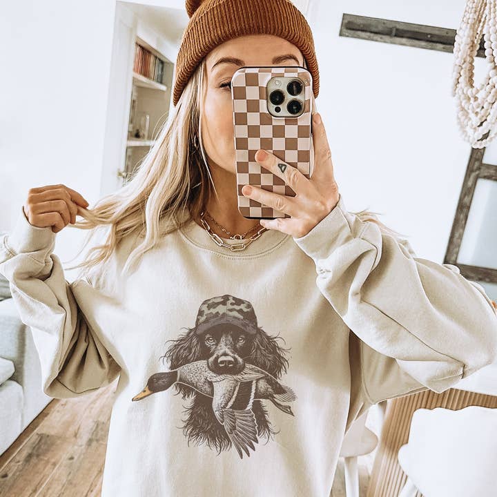 Spaniel Canard Sweat-shirt à col rond Chasse pour la vente par Amy Anne Apparel Inc