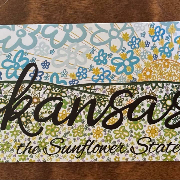 Carte postale artistique Kansas Sunflower pour la vente par Something Beautiful