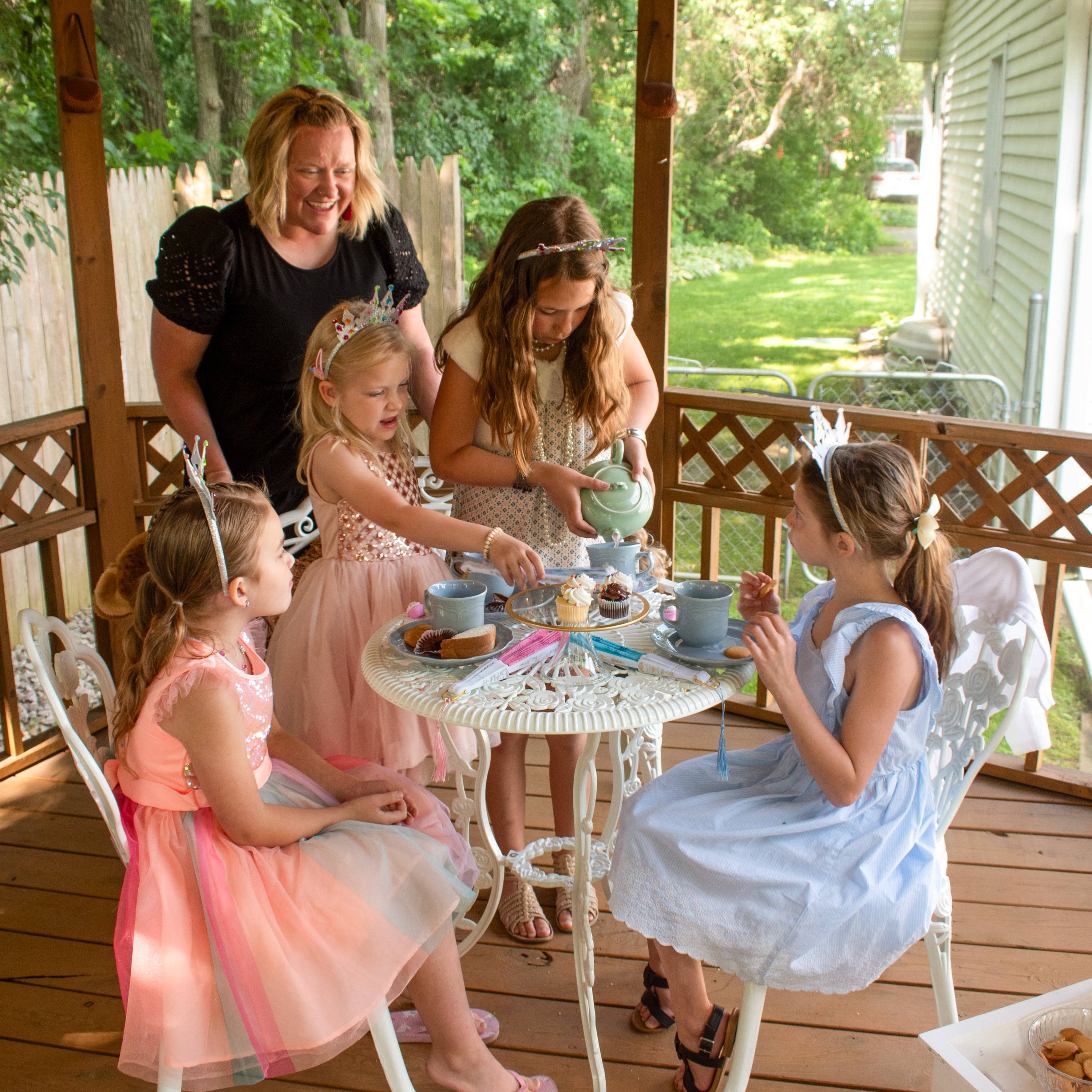 Sunnydaze Decor - Vente Salon de terrasse - Ensemble de 3 pièces pour bistrot de patio en aluminium moulé Flower Design, blanc6