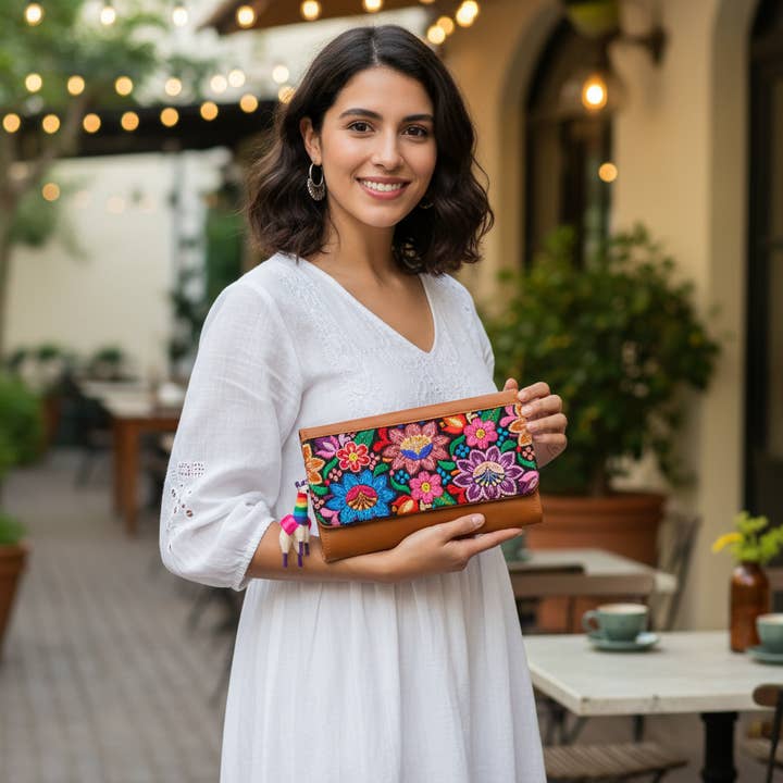 Sac à main et pochette rectangulaires en cuir pour la vente par Terra Natural Designs