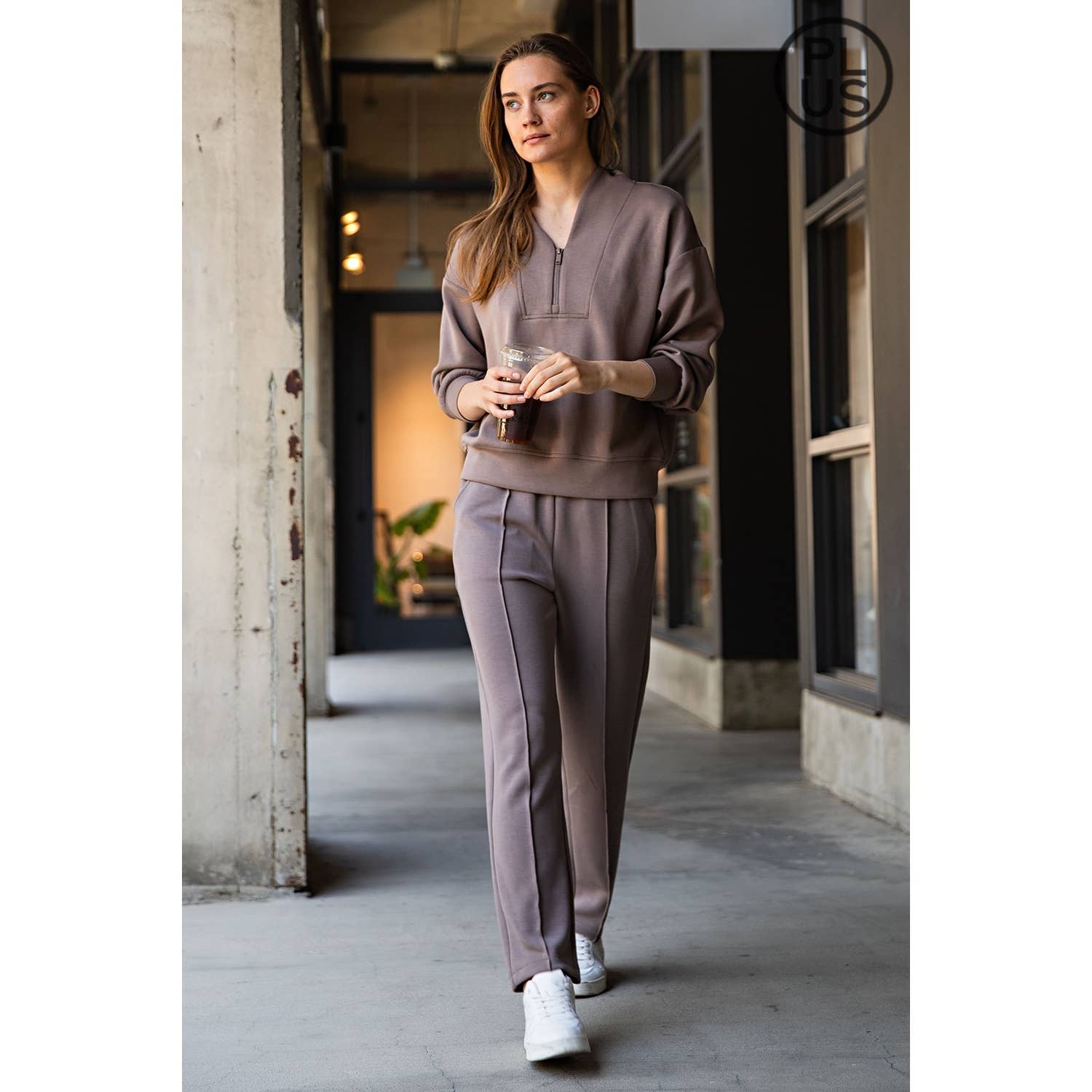 Rae Mode - Wholesale Broek - Dames - PLUS SIZE MODAL SCUBA PINTUCK BROEK26