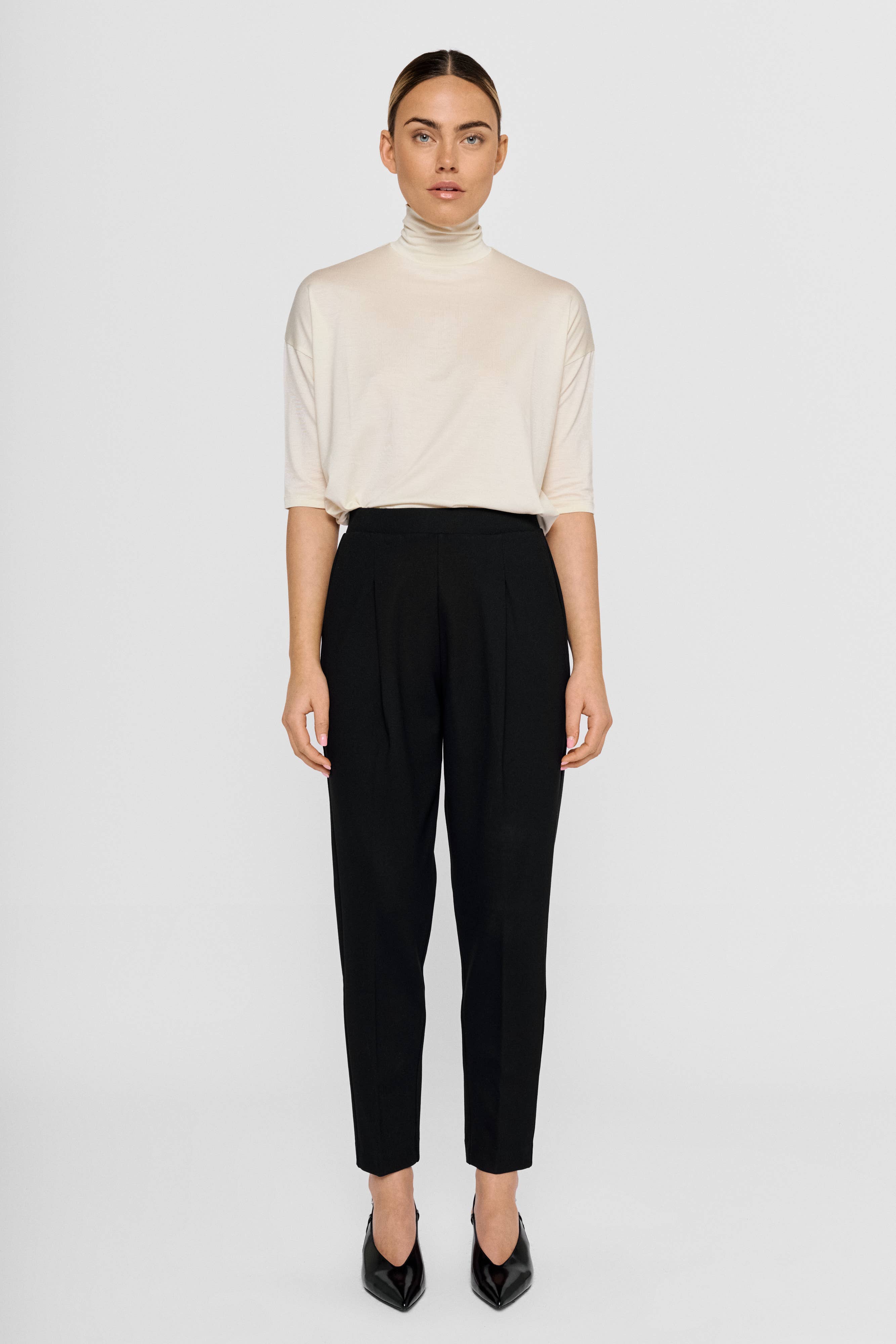 Sort Lee bukser med plisseringer – sort for engroshandel på Faire1