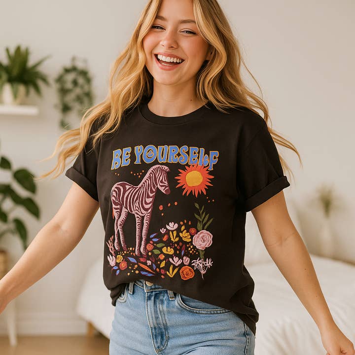 Camiseta Gráfica Seja Você Mesmo, Zebra, Sol, Arte de Flor por atacado de Scently Moments