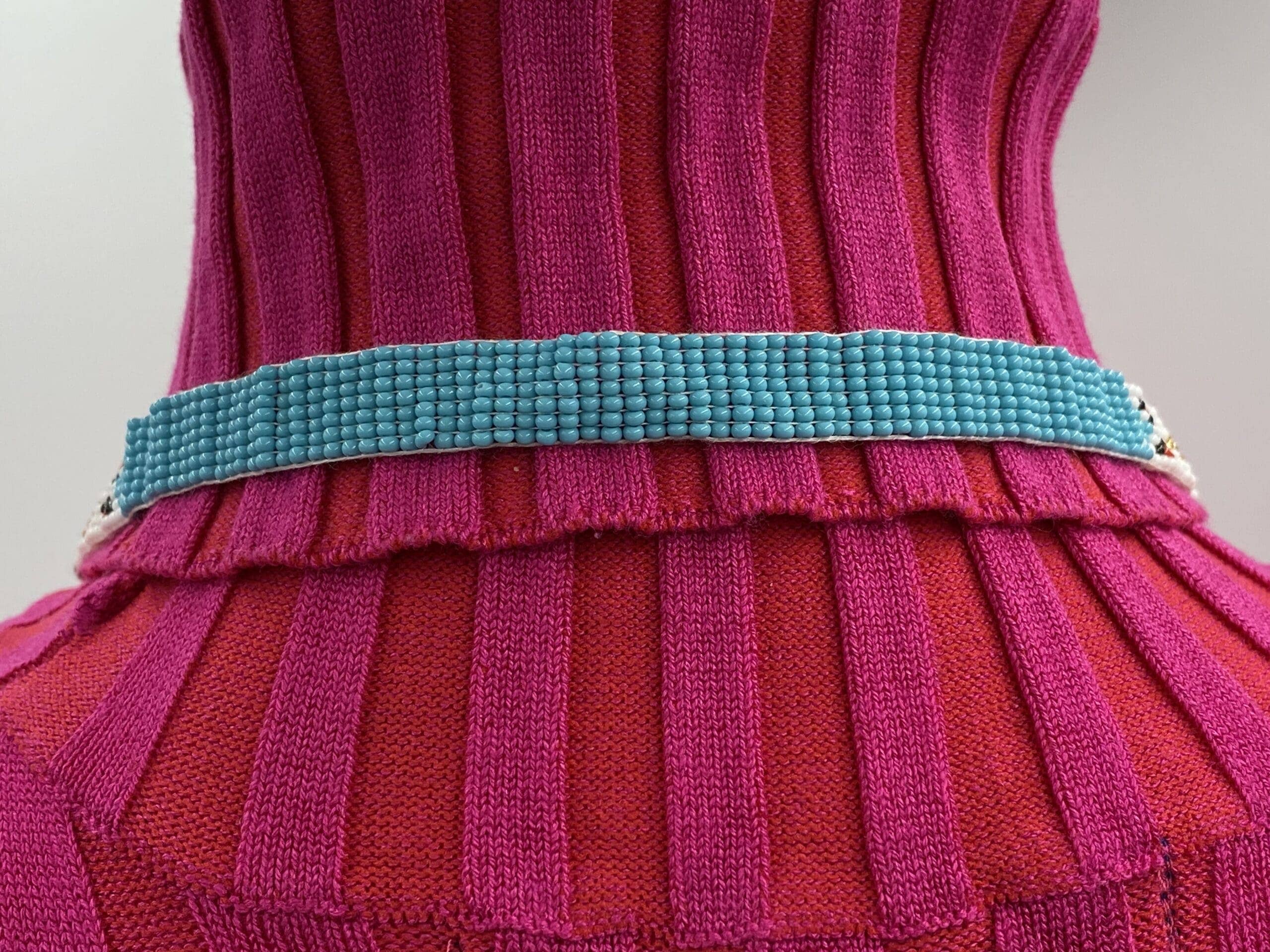 BEADS CORNER - Vendita all'ingrosso Cordino - Donna - Porta badge con cordino fatto a mano con perline a forma di tartaruga e perline blu.3