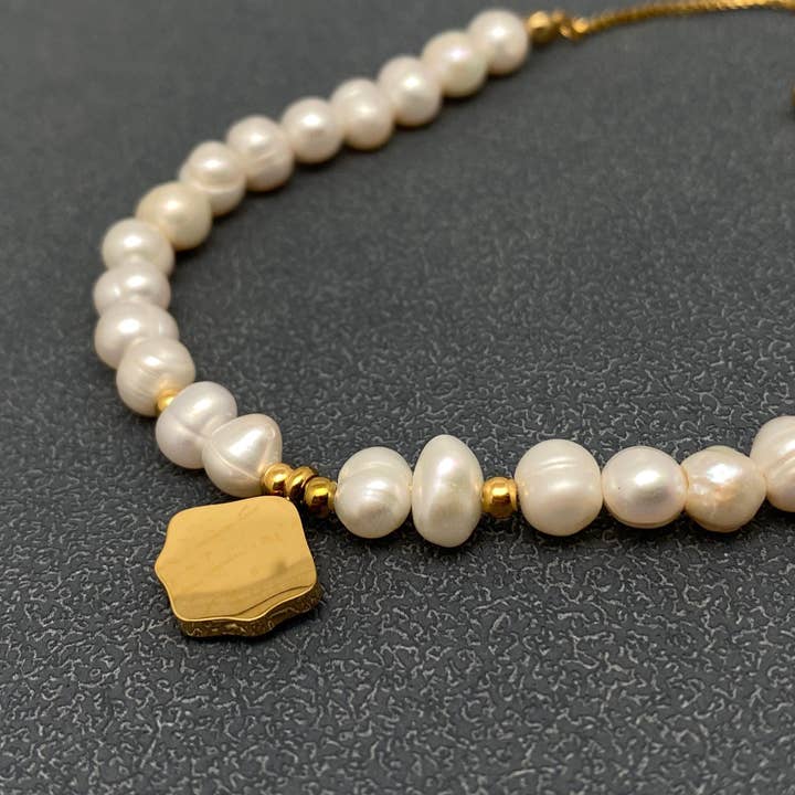 Mio Queena - Wholesale Charm/Dangle Bracelet - FGS - 18K Gold Plated Shell Charm Pearl Beaded Bracelet1