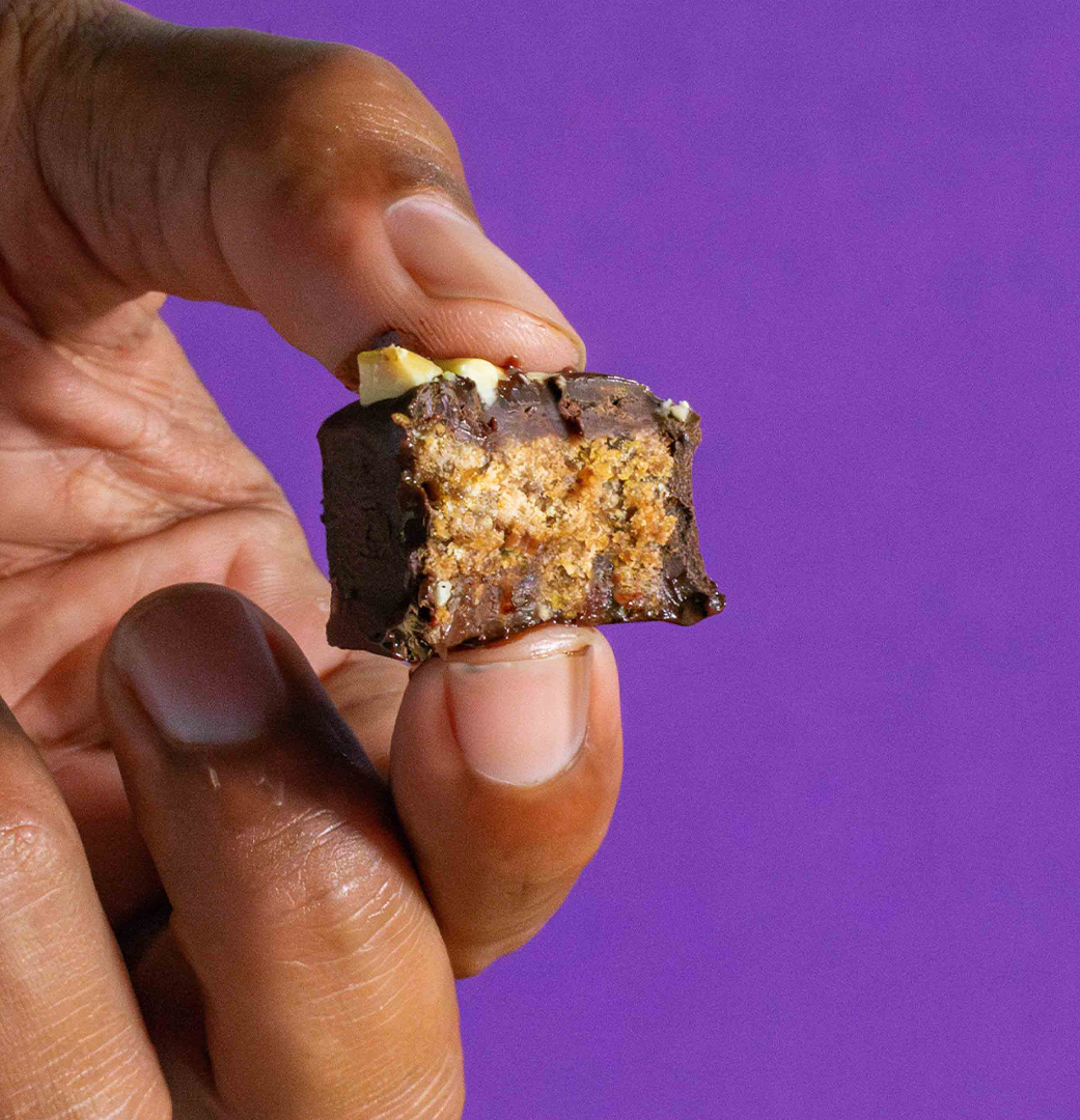 treatfuls - Venta al por mayor Dulces con chocolate - Barra orgánica de chocolate negro con cacahuate vegana y sin gluten5