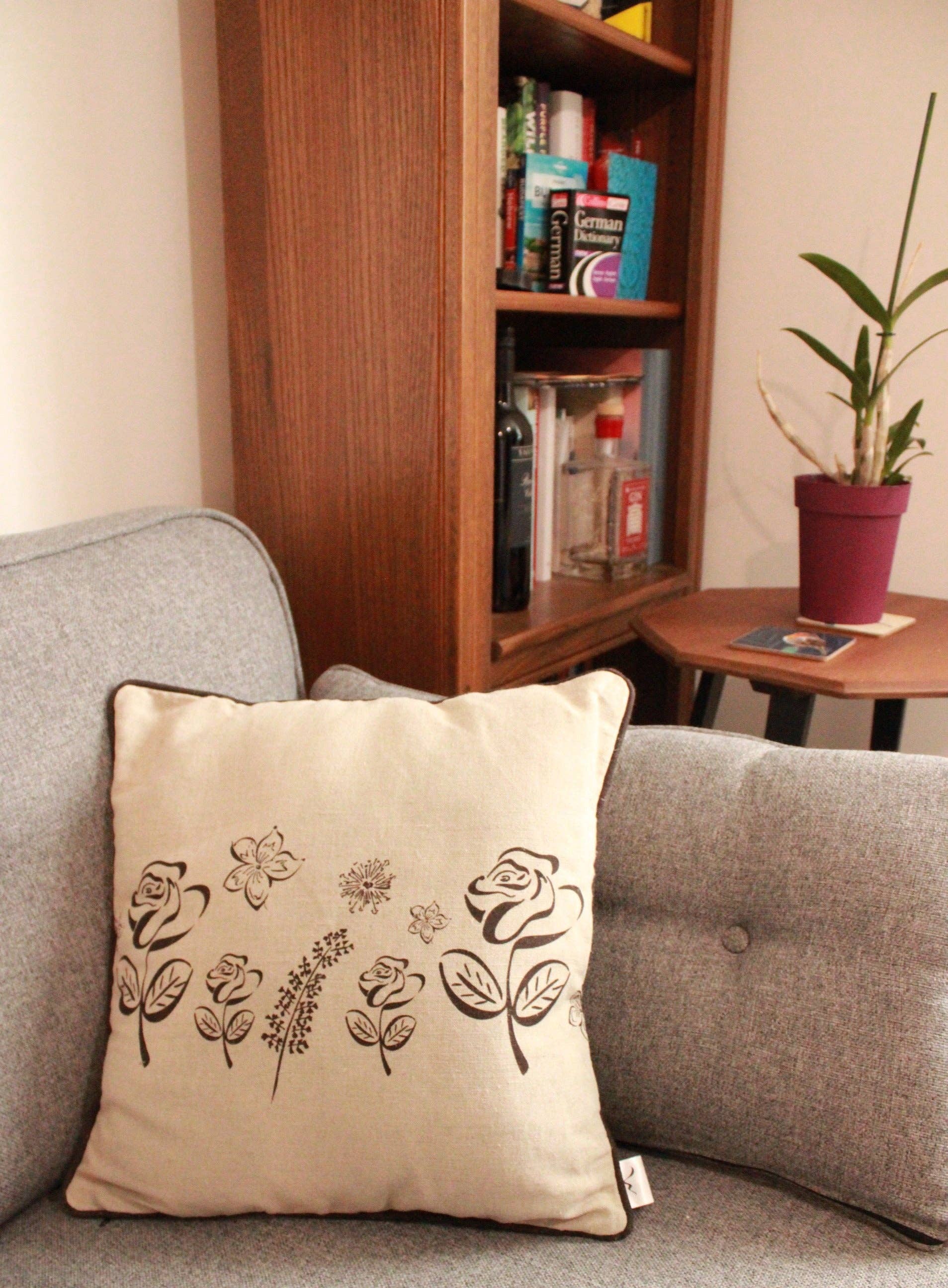 milly sands interiors ltd. – wholesale Throw/decorative pillow – English Heritage Cushion4