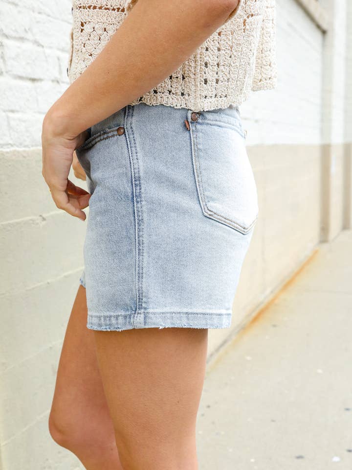 Promenade - Wholesale Shorts - Women's - Judy Blue Light Wash Midrise Stitch Hem Denim Shorts (Open Pack)