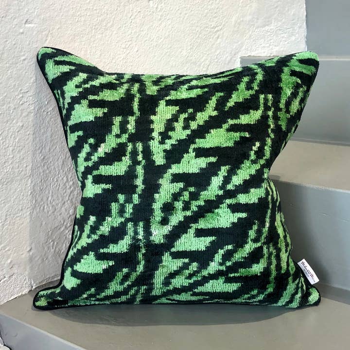 Cuscino in Velluto Ikat Foglie Tropicali | Cuscino in Velluto Ikat per la vendita all'ingrosso da parte di Mila∞Miro by Emelie