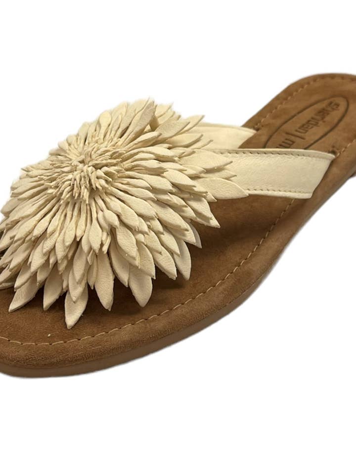 SUNBURST TANGASANDALE AUS LEDER MIT BLUMENMUSTER - CREME für den Großhandel von Sheridan Mia