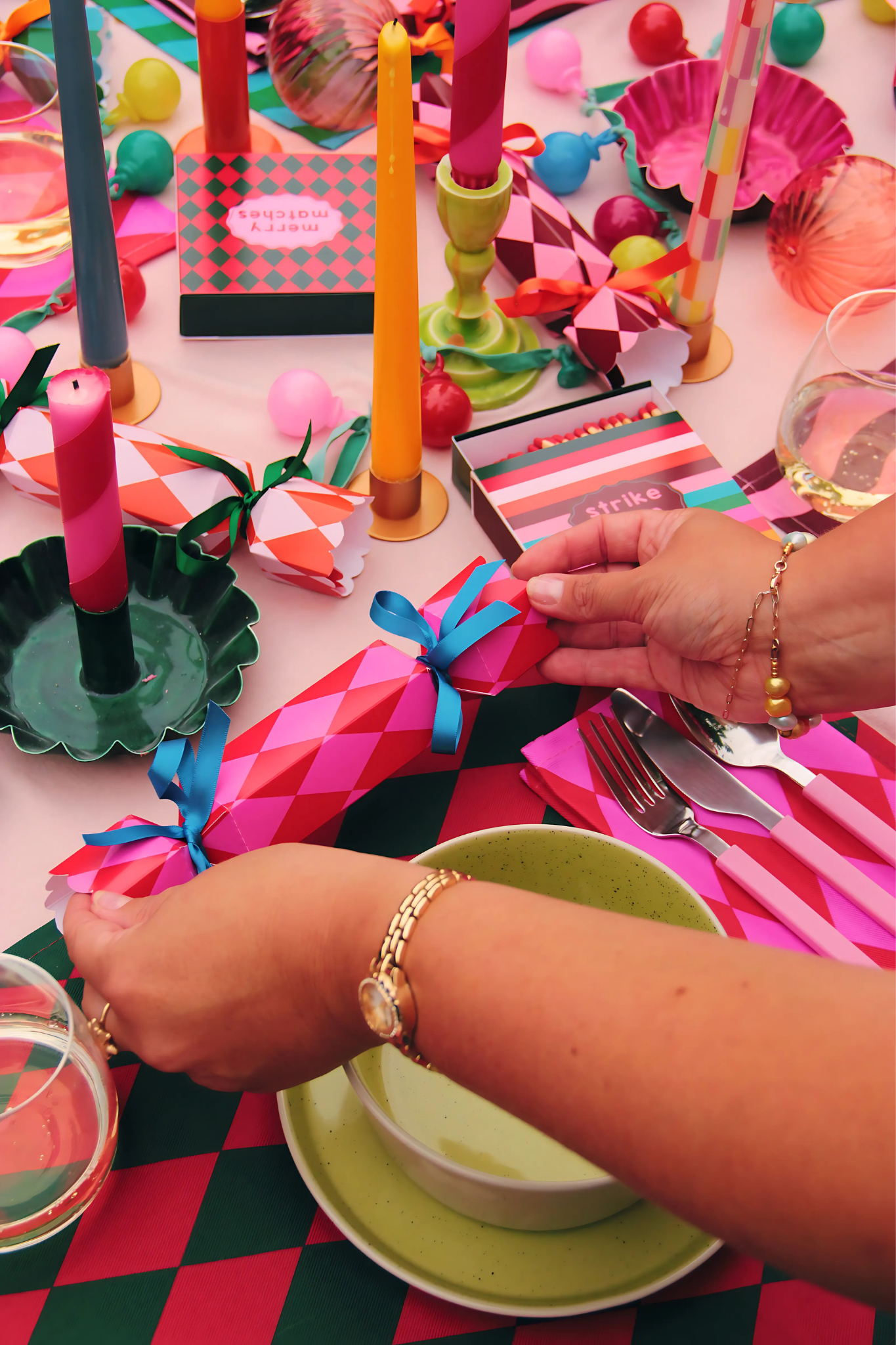 Maddison Ball Creative – Decoração de Natal por atacado – Estaladiços de Natal com Padrão de Riscas Laranja e Rosa Blush11