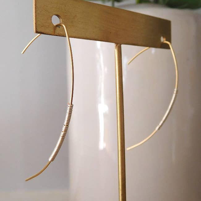 boucles d'oreilles Marquis en laiton
avec enveloppe métallique argentée pour la vente par Enchantments by Kathy Welsh