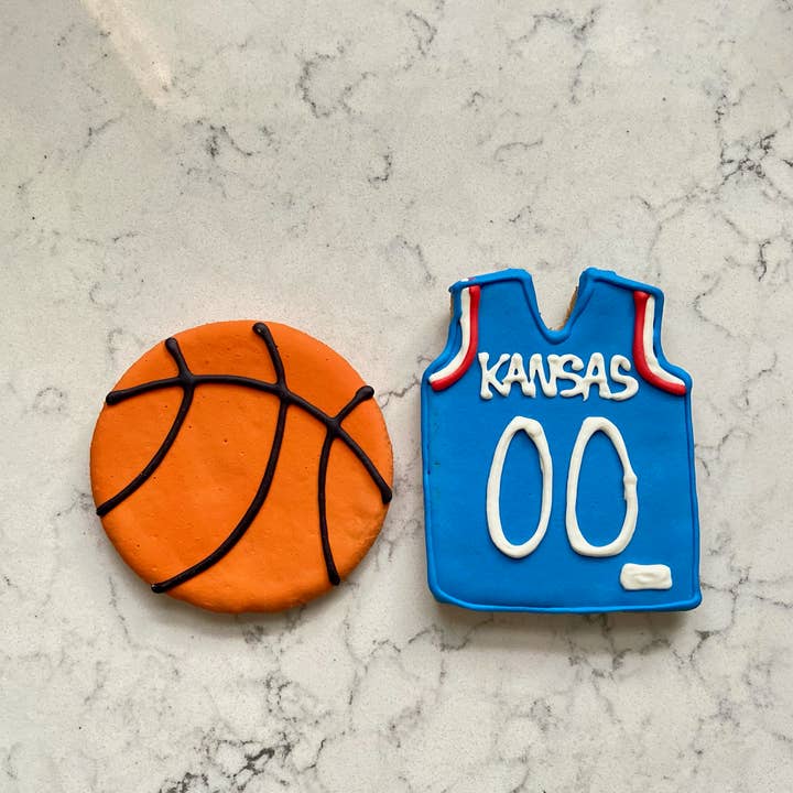 Lucky Biscuit Pet Bakery - Wholesale Pet Treats - Dog - Sports Ball Buffet Cookies