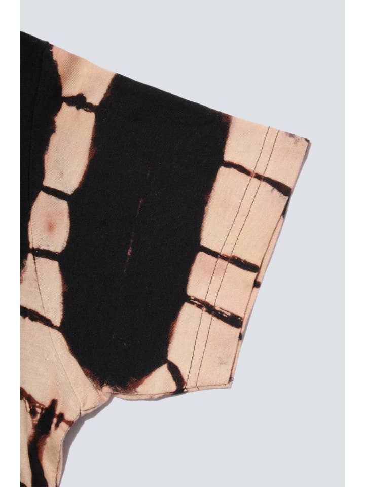 Lyne C. - Venta al por mayor Camiseta - Mujer - Camiseta negra con diseño beige batik4