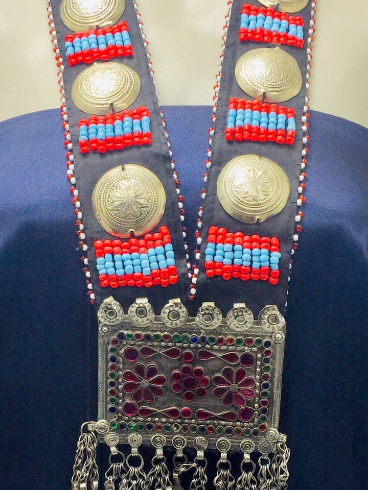 Collar con colgante de cuentas multicolores turcomanas hecho a mano para venta al por mayor de vintarust