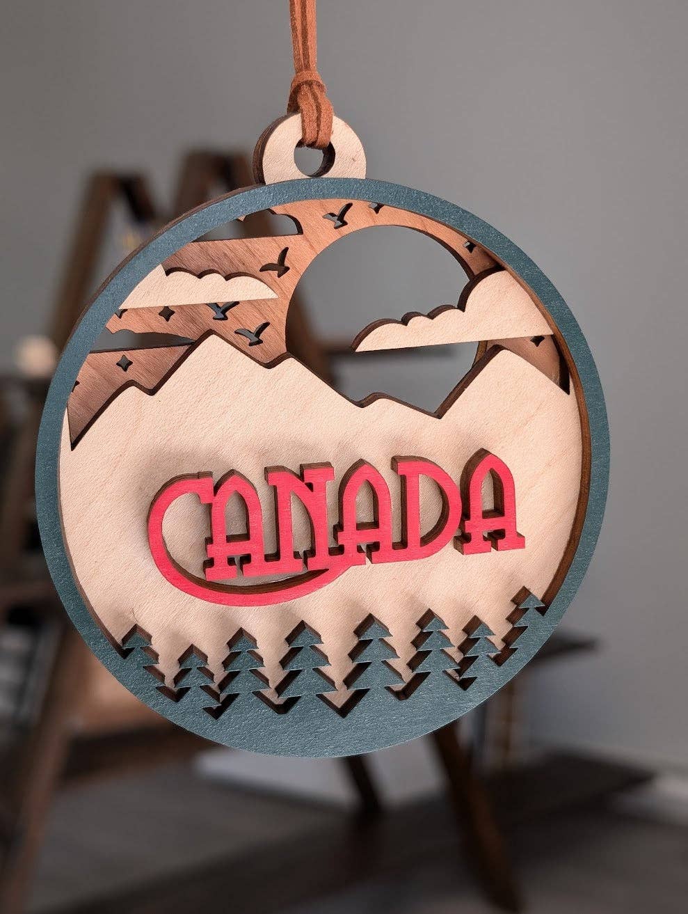 Foxwood Gifts Canada - Venta al por mayor Adornos - Adorno de Madera 3D de Canadá - Montañas en Capas Souvenir de Navidad4