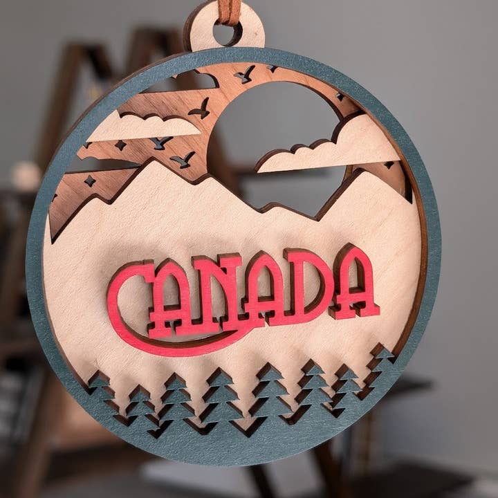 Foxwood Gifts Canada - Venta al por mayor Adornos - Adorno de Madera 3D de Canadá - Montañas en Capas Souvenir de Navidad4