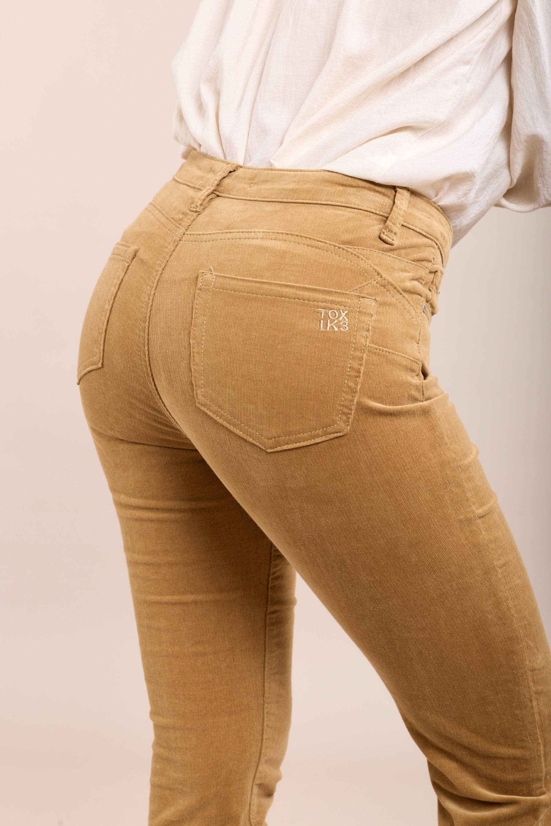 Toxik3 - Wholesale Pants - Women's - Toxik3 pantalon slim push-up stretch en velours milleraies18