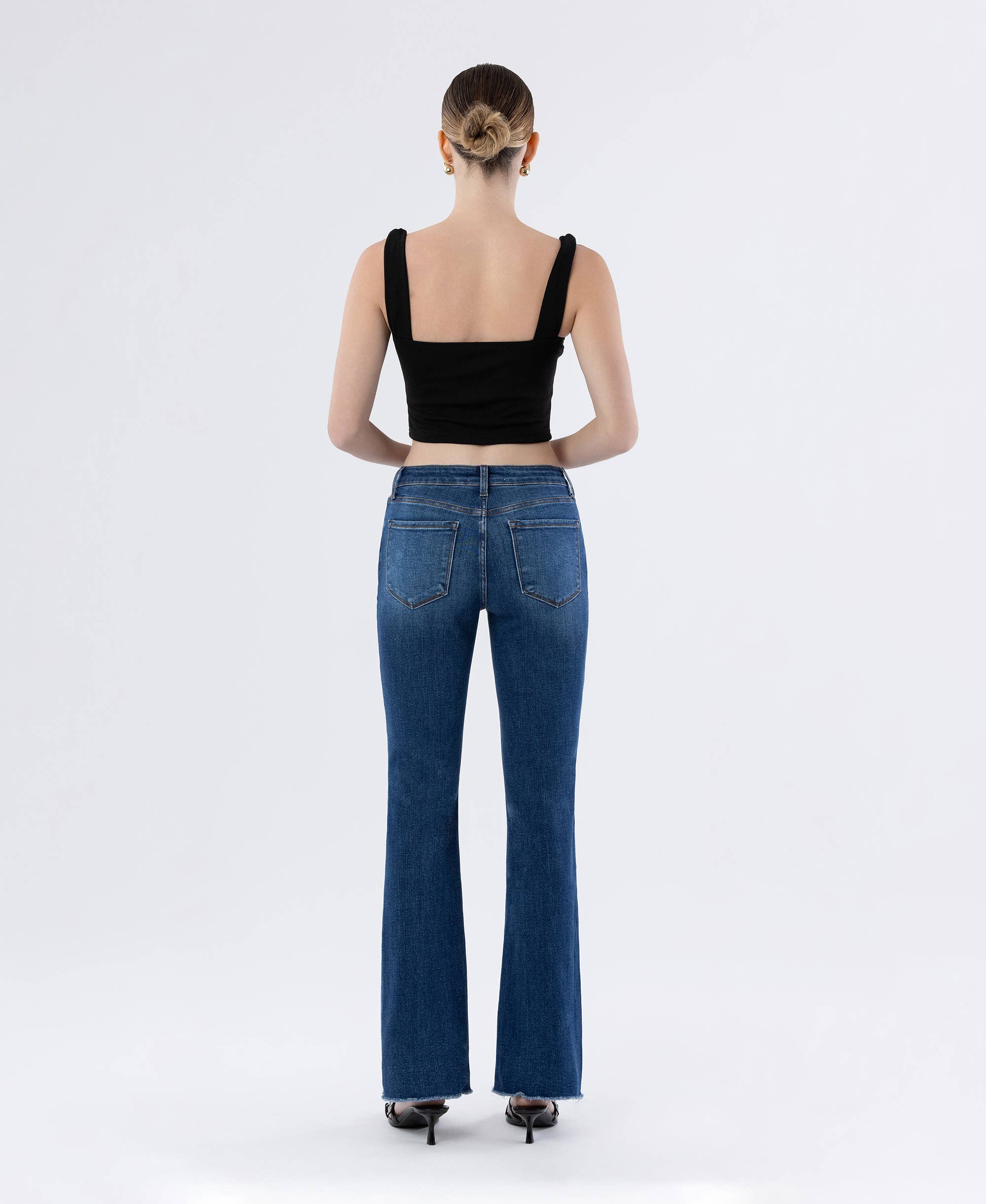 BEDEUTSAM MID RISE RAW HEM DARK WASH BOOTCUT JEANS LV1193 für den Großhandel auf Faire6