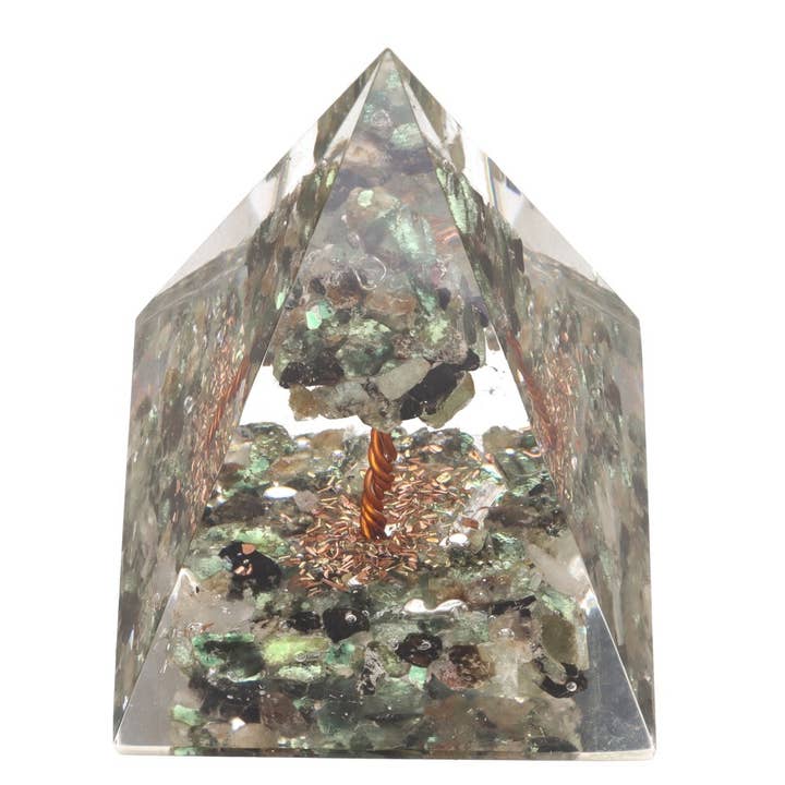 Vives de la Cortada S.L - Wholesale Spiritual Stone/Crystal - Emerald Orgonite Pyramid in Resin with Tree 4x4cm2
