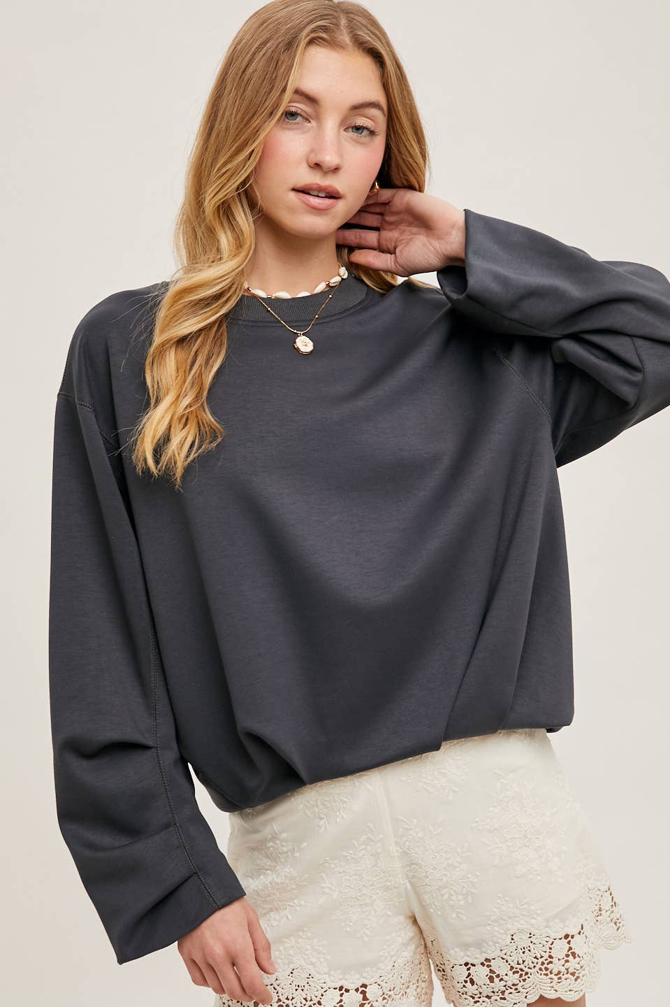 Bluivy – Engroshandel Sweatshirt - Dame – SOFTSTREME PULLOVER MED VOLUMINØSE ÆRMER1