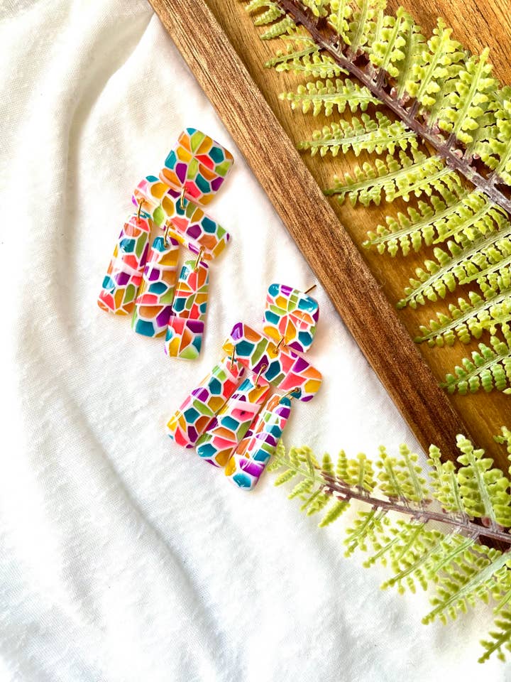 Brincos Argilo-Rainbow Vitral por atacado de Clay + Clover Earring Co.