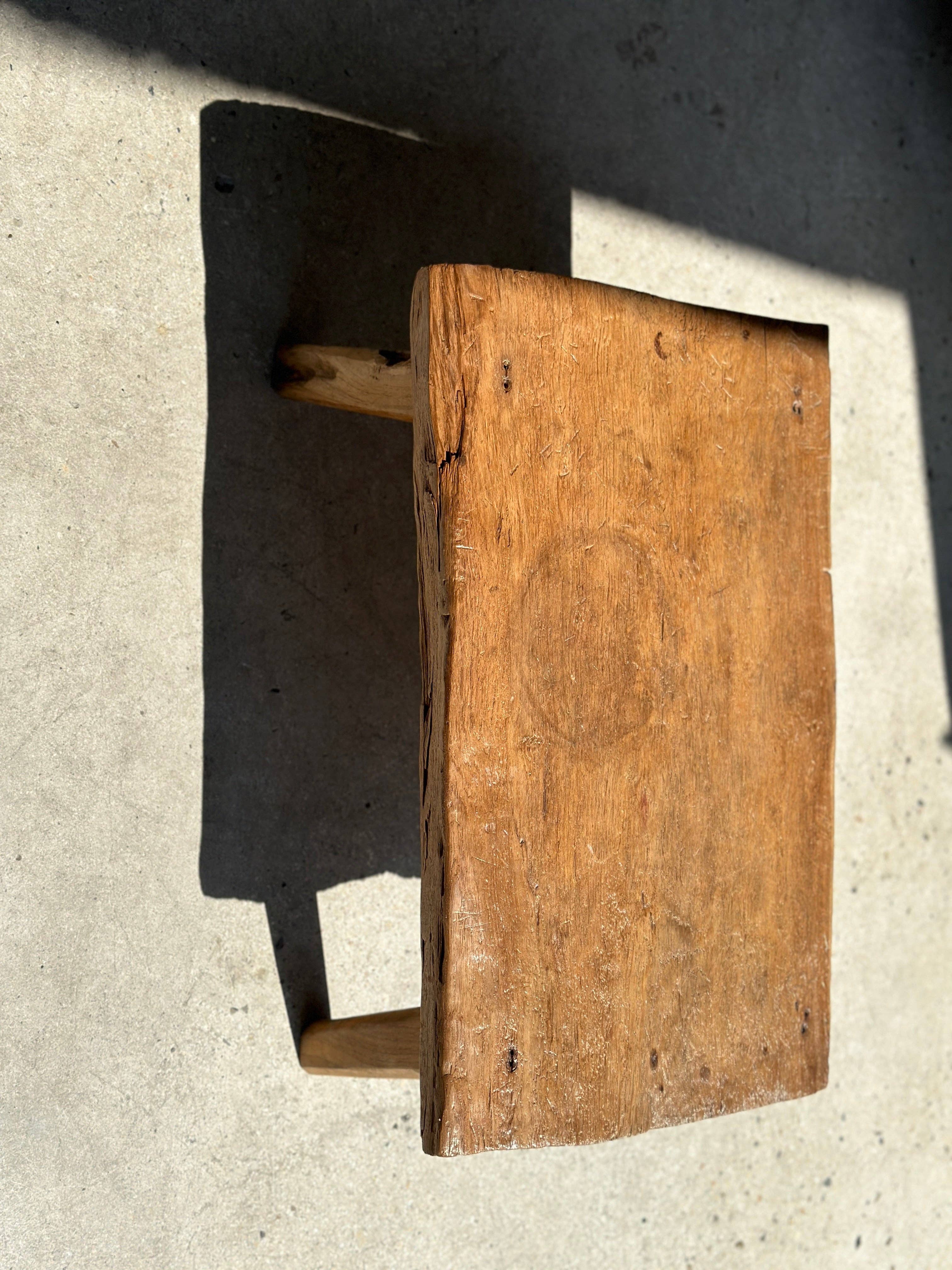 Office Objets – Großhandel Beistelltisch – Kleiner leichter Couchtisch aus hellem Teakholz mit vier Beinen H: 30 L: 63,5 B: 40 cm56