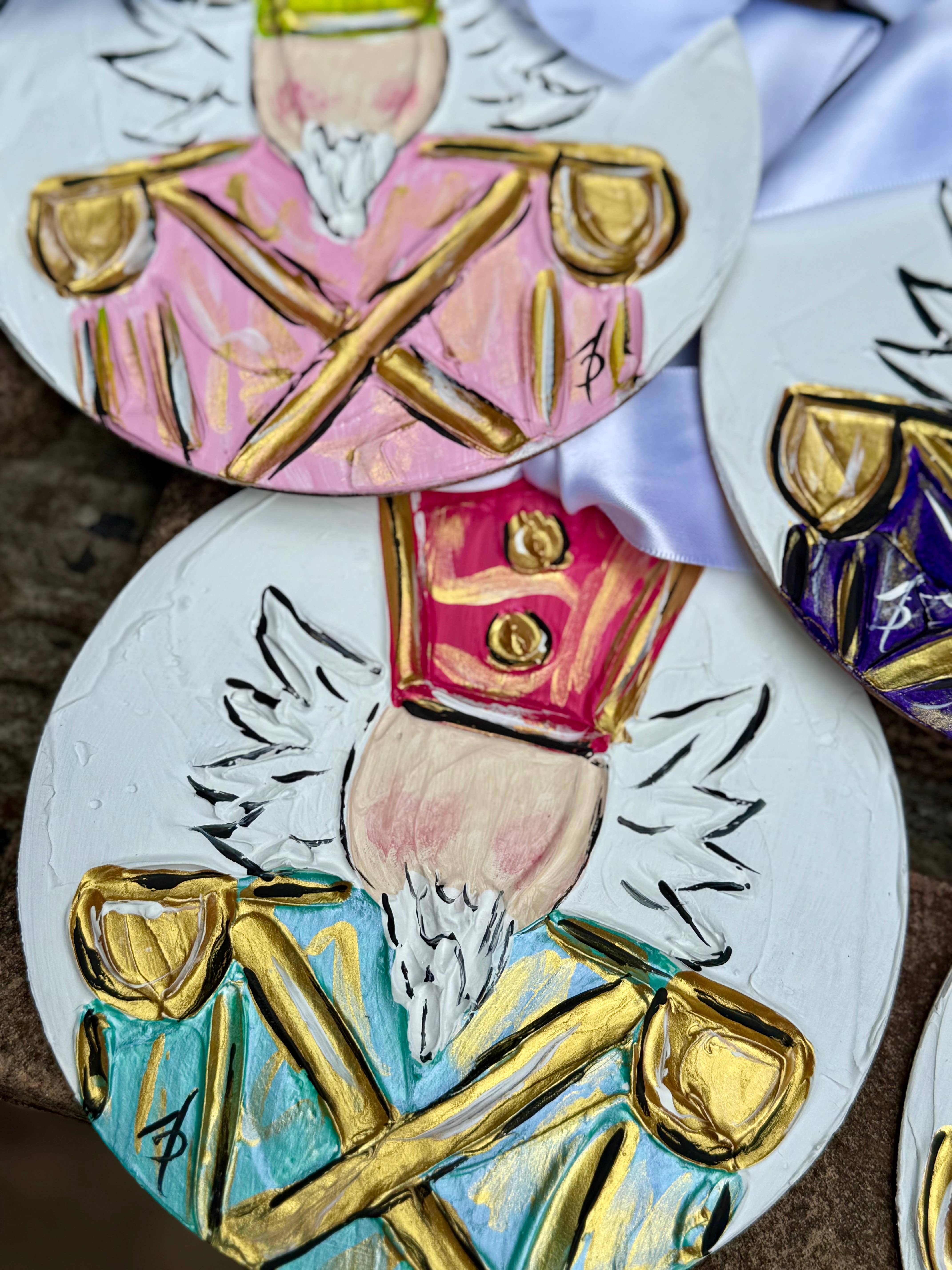 Framesaplenty - Vente Objets de décoration - Ornement casse-noisette texturé peint à la main4