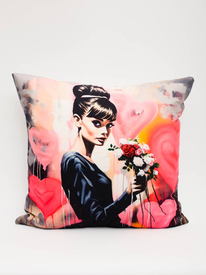 Velucci Home sierkussen - Van Audrey with love voor wholesale door AVAGANTE Design