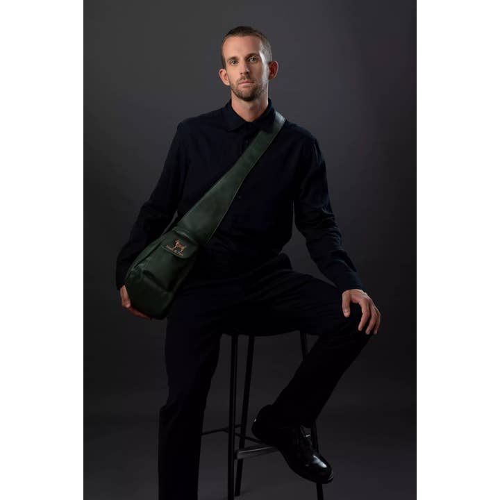 NOAH AND PAW LLC - Wholesale Pet Carrier - Cat/Dog - Vegan Leather Pet sling Carrier, Ruffle Style9