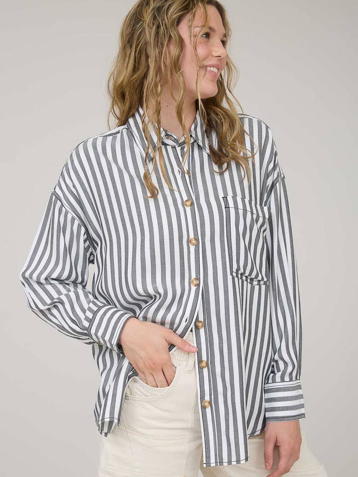 Blu Pepper – Engroshandel Bluse - Dame – LANGÆRMET SKJORTE MED STRIBE OG KNAPPER2