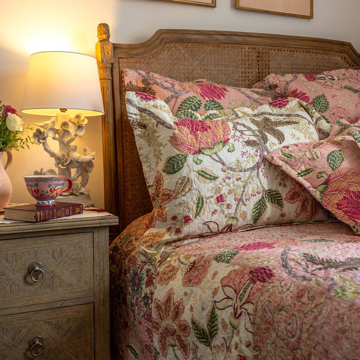 Forever England / Millie Mae – wholesale Quilt – Constance Soft Pink Patchwork Bedspread1