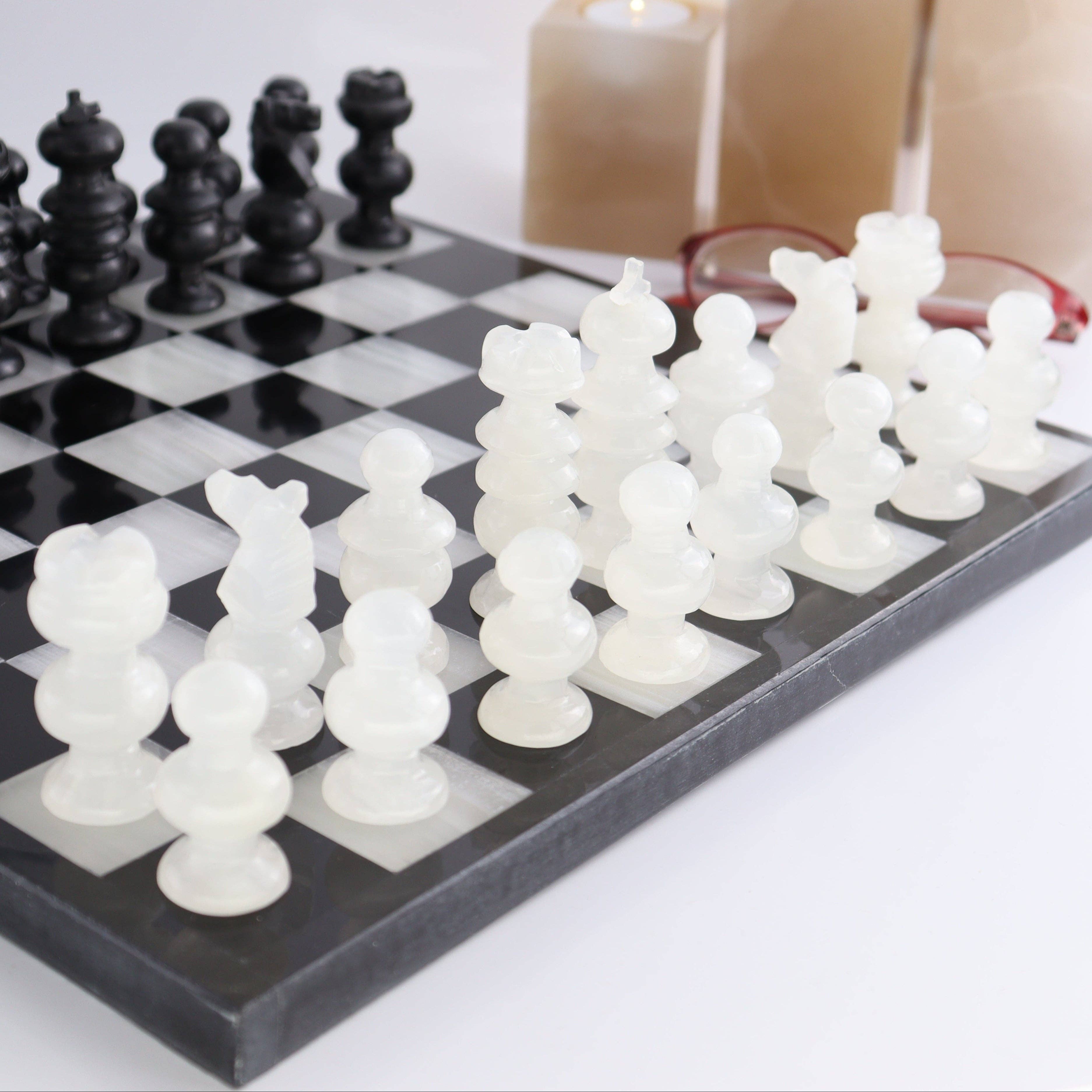 Mi Esperanza Minerals - Wholesale Board Game - Large Onyx and Marble Chess Set (Black and White)2