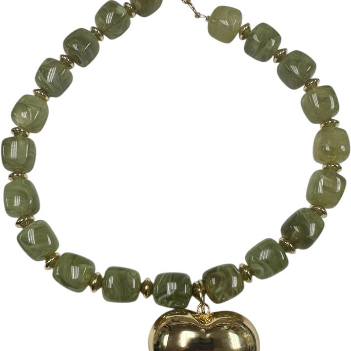 Collier en résine à grosses perles avec grand pendentif cœur en or ✦ NC-SJ2029 à NC-SJ2035 pour la vente par Simply Jewels