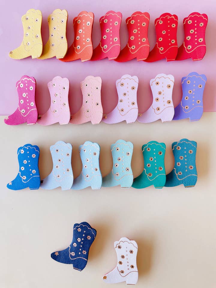 Handcrafted floral Santiag brooch, cowgirl boot in upcycled leather for wholesale by du vent dans mes valises