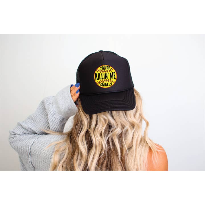 Cappello da camionista in schiuma nera stampato DTF "You're Killin Me Smalls Softball" per la vendita all'ingrosso da parte di Southern Attitude Designs Inc