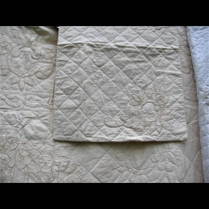 Vanilla Pearl Braid Quilt with Scalloped Piping Edge for wholesale by Eastern Sunrise Lace And Linens Inc.