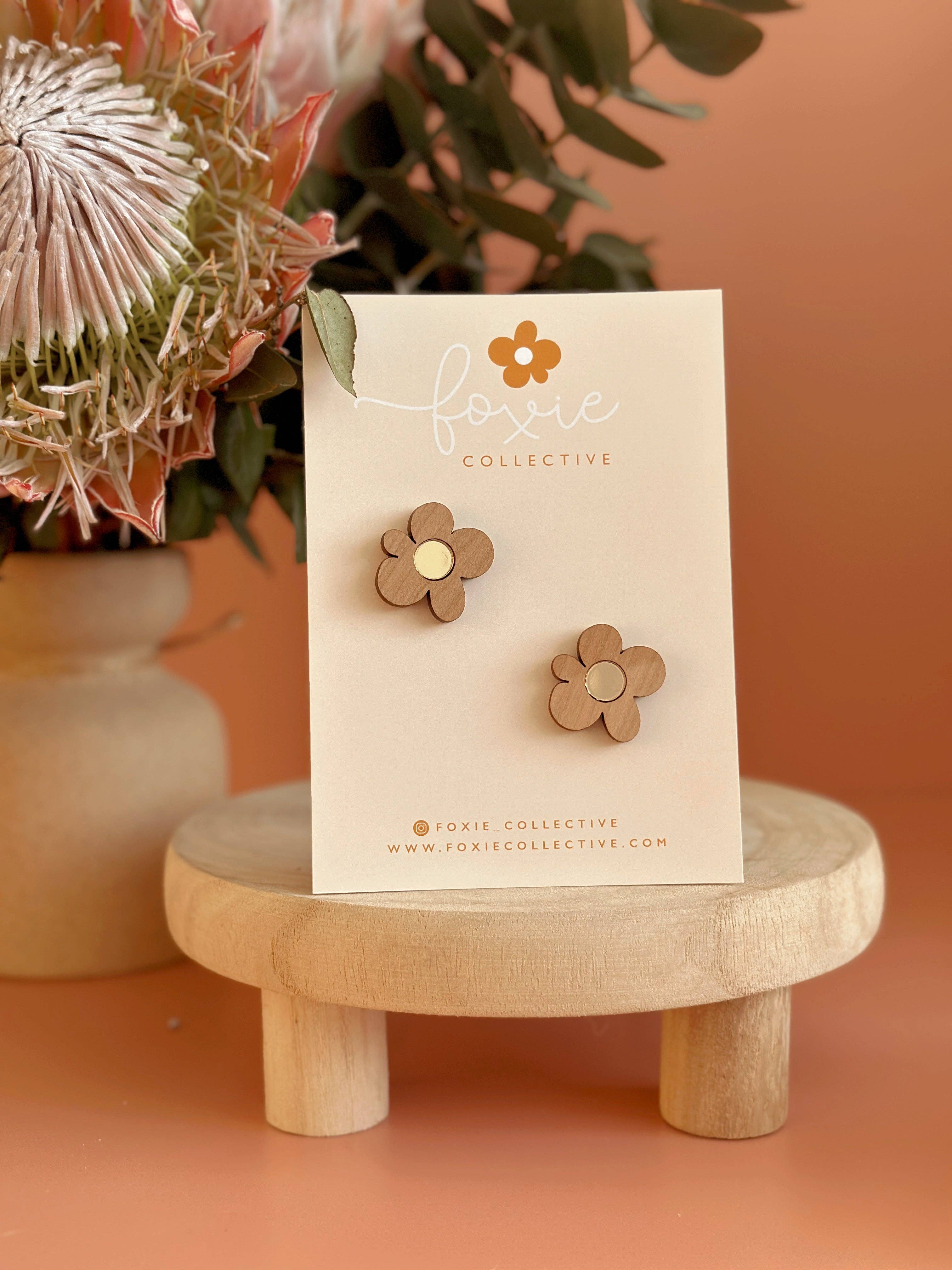 Foxie Collective - Vente Clous d'oreille - Boucles d'oreilles à tige midi Moon Flower | Bois de cerisier et or | VENTE EN GROS0