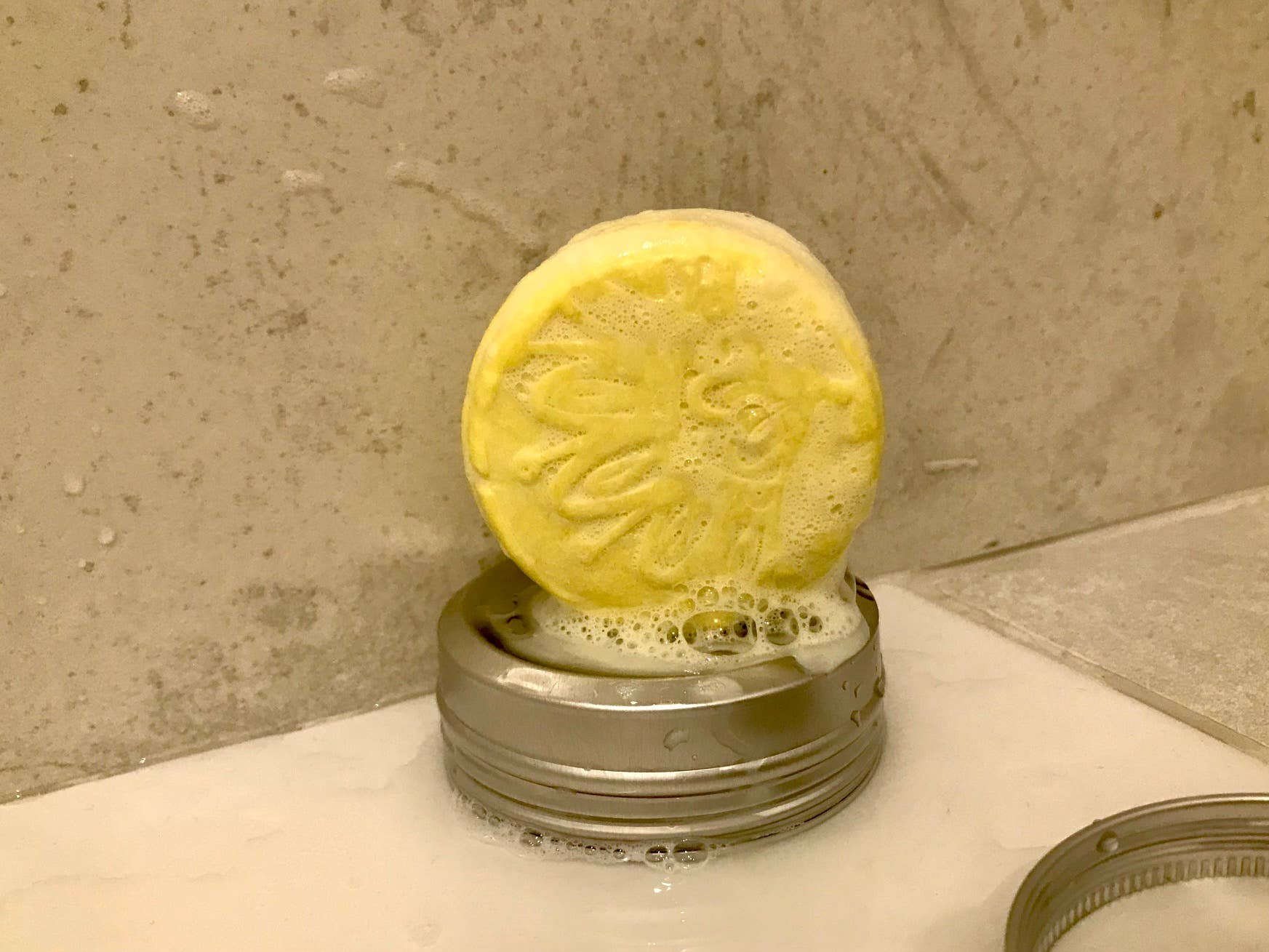 Mossentvål – Großhandel Shampoo-Puck/festes Shampoo – Festes Shampoo Zitrone /Rosmarin2