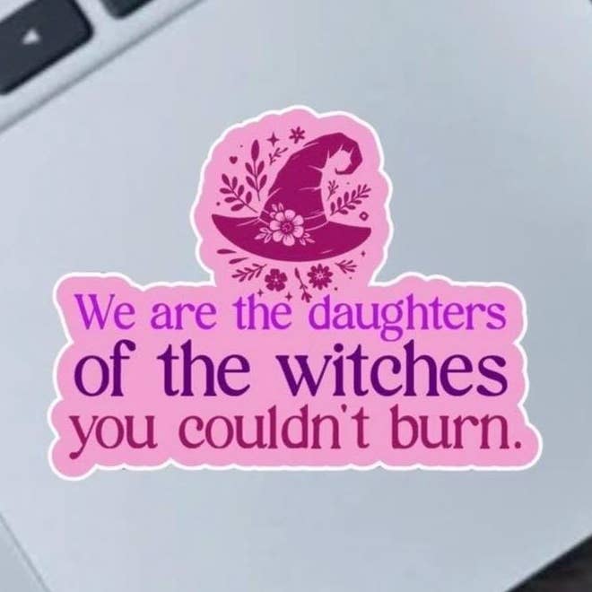 Vi är häxorna 2,5" vinylklistermärke Kvinnors rättigheter för wholesale av Fable and Flame Co.