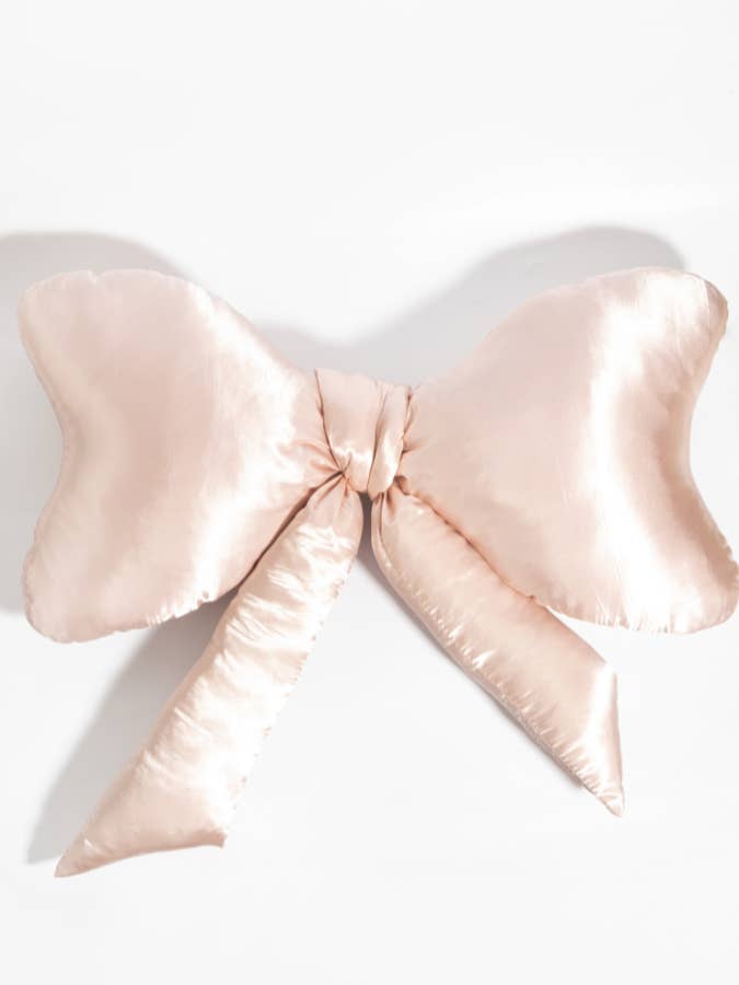 Coussin noeud en satin pour la vente par L'expressionist