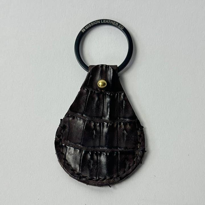 Llavero AirTag de cuero de caimán. para venta al por mayor de Mission Leather Co