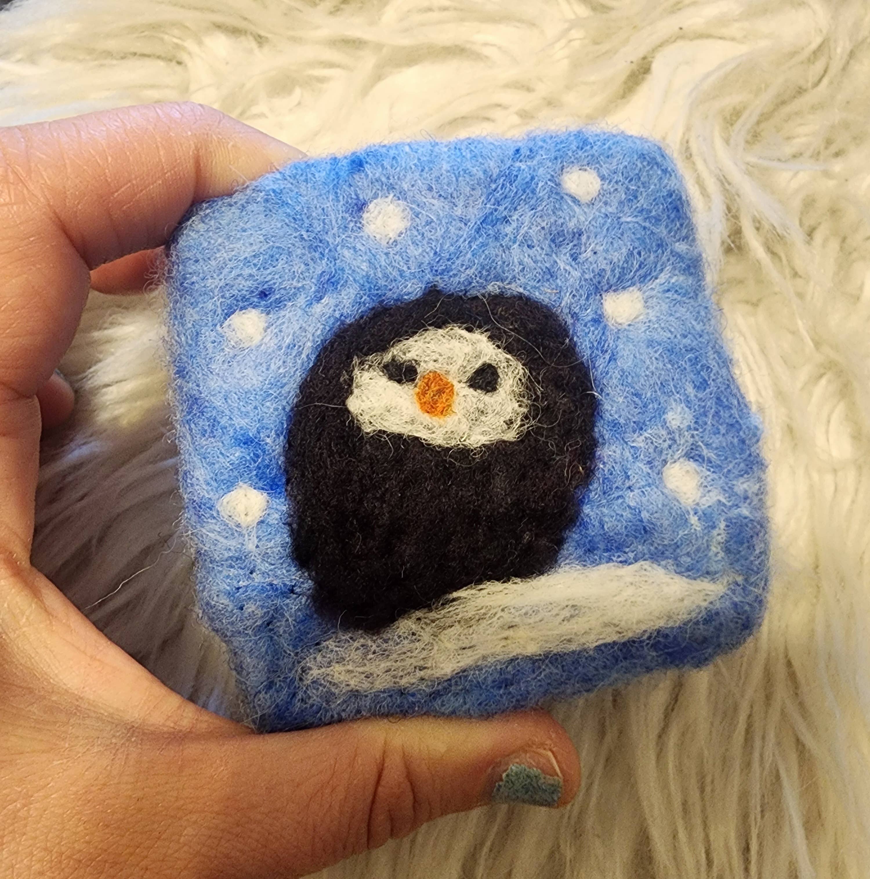 Coastal Felting - Vente Pains de savon - Savon feutré, motif pingouin1