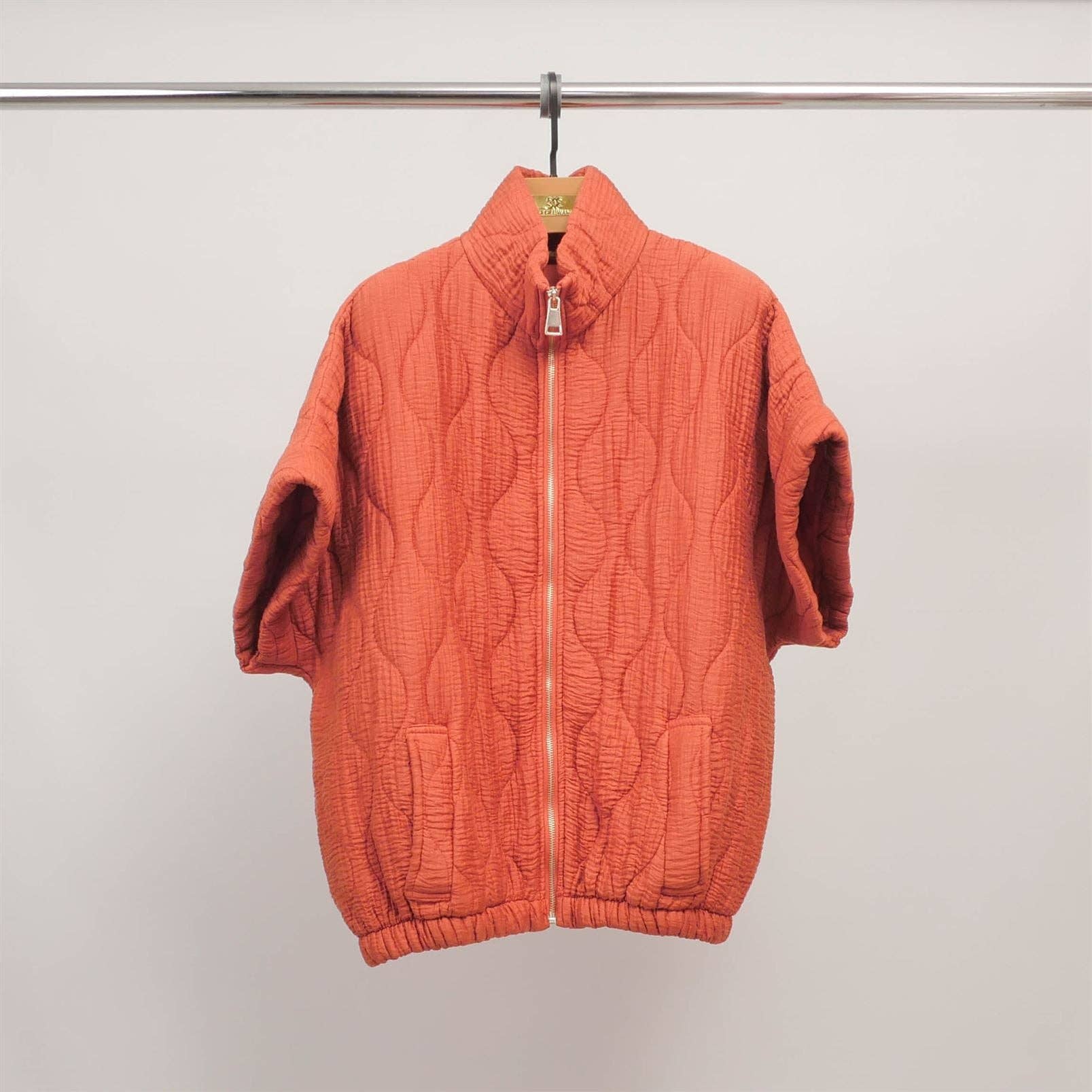 Cecile Wang - Venta al por mayor Chaqueta - Mujer - Chaqueta acolchada de manga corta con cremallera DB146794