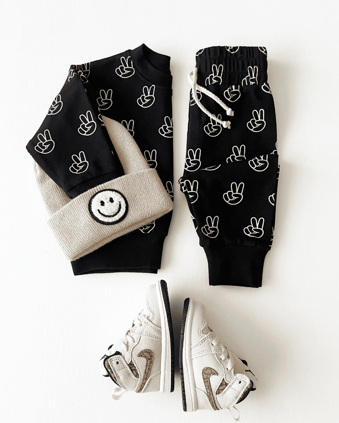 Lucky Panda Kids - Venta al por mayor Conjuntos de ropa cómoda - Niños - Conjunto Jogger | Good Vibes10