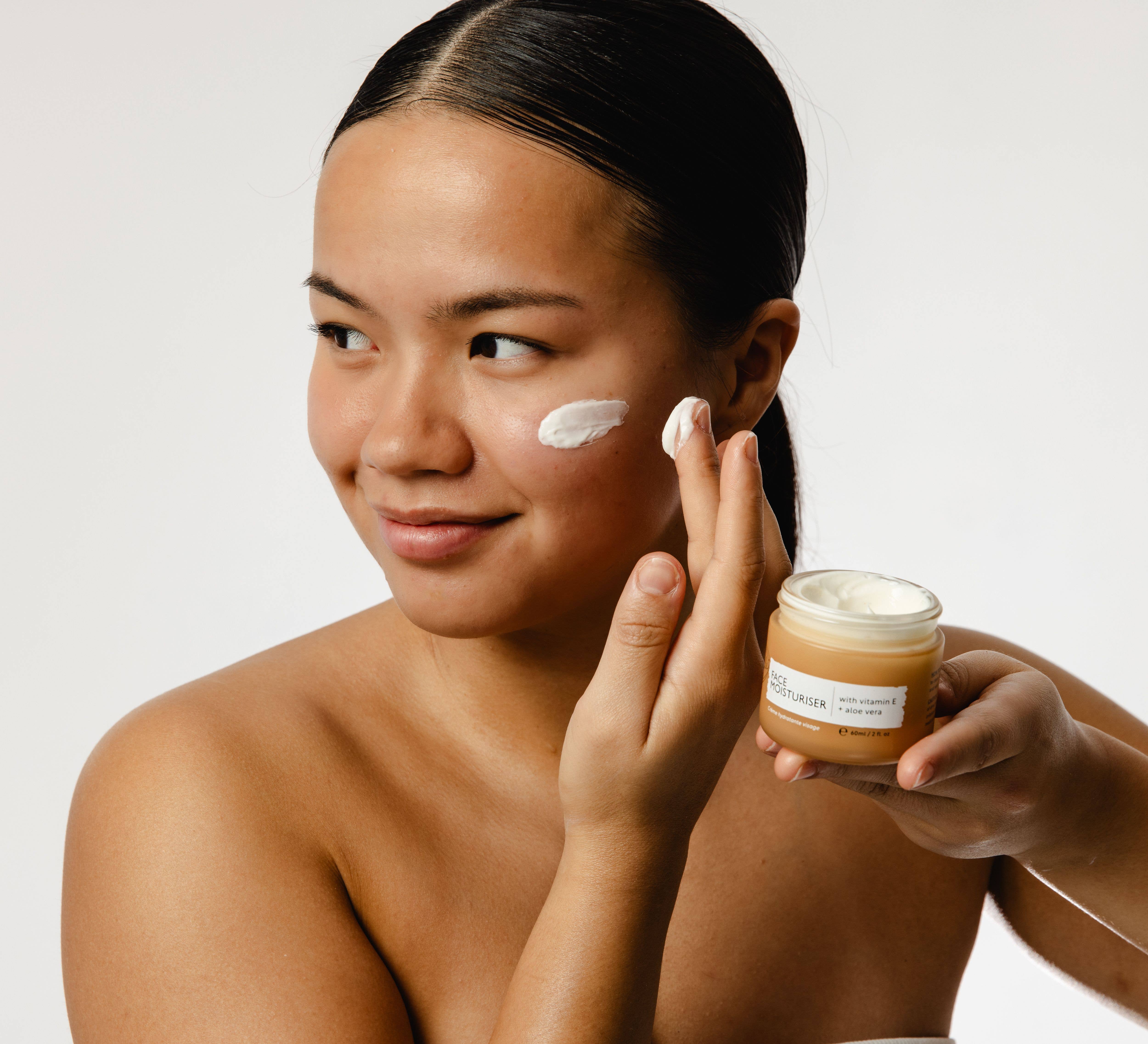 UpCircle USA - Vente Crème hydratante pour le visage - Crème hydratante pour le visage avec vitamine E + Aloe Vera - Crème de jour écologique3